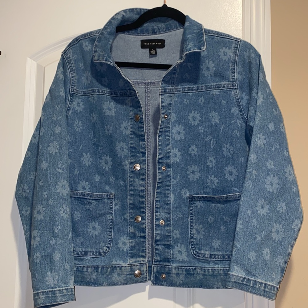2 DENIM JACKETS ✨ - Picture 2 of 11